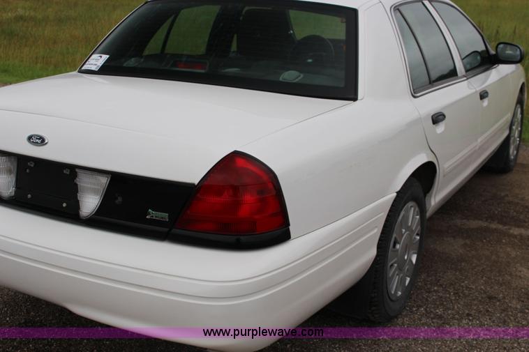 image for item F7864 2011 Ford Crown Victoria Police Interceptor