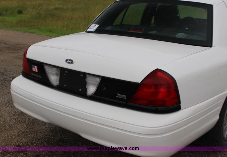 image for item F7864 2011 Ford Crown Victoria Police Interceptor