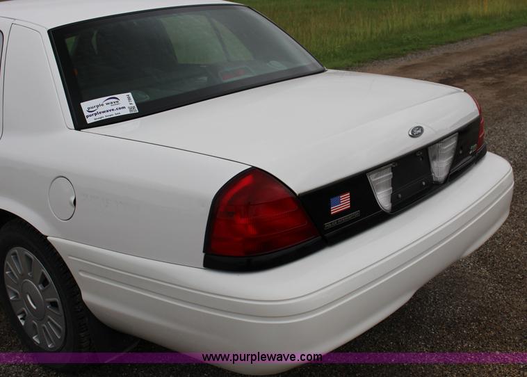 image for item F7864 2011 Ford Crown Victoria Police Interceptor