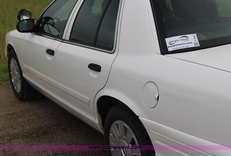 image for item F7864 2011 Ford Crown Victoria Police Interceptor