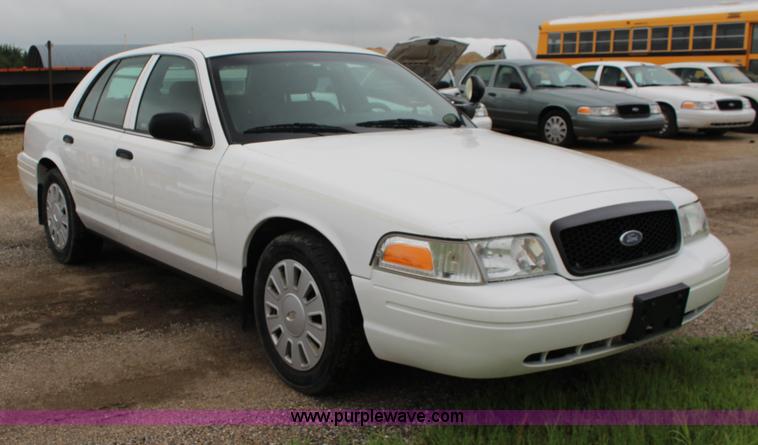 image for item F7866 2010 Ford Crown Victoria Police Interceptor