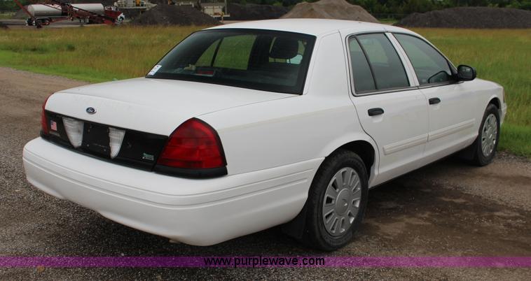 image for item F7866 2010 Ford Crown Victoria Police Interceptor