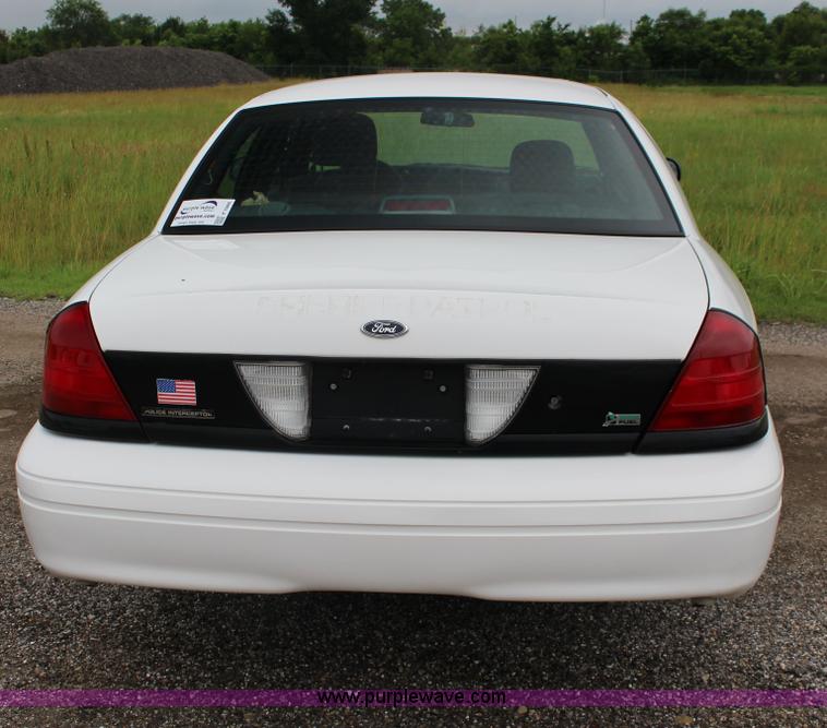 image for item F7866 2010 Ford Crown Victoria Police Interceptor