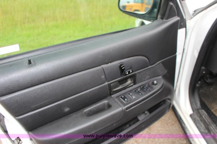 image for item F7866 2010 Ford Crown Victoria Police Interceptor