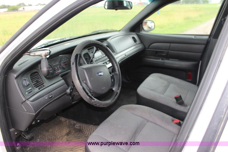 image for item F7866 2010 Ford Crown Victoria Police Interceptor