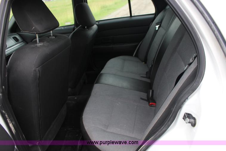 image for item F7866 2010 Ford Crown Victoria Police Interceptor
