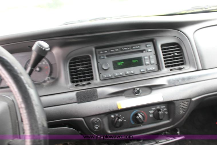image for item F7866 2010 Ford Crown Victoria Police Interceptor