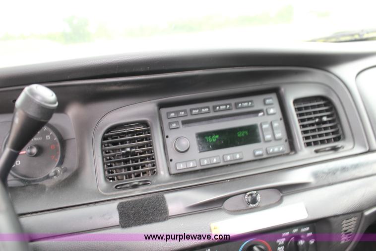 image for item F7866 2010 Ford Crown Victoria Police Interceptor