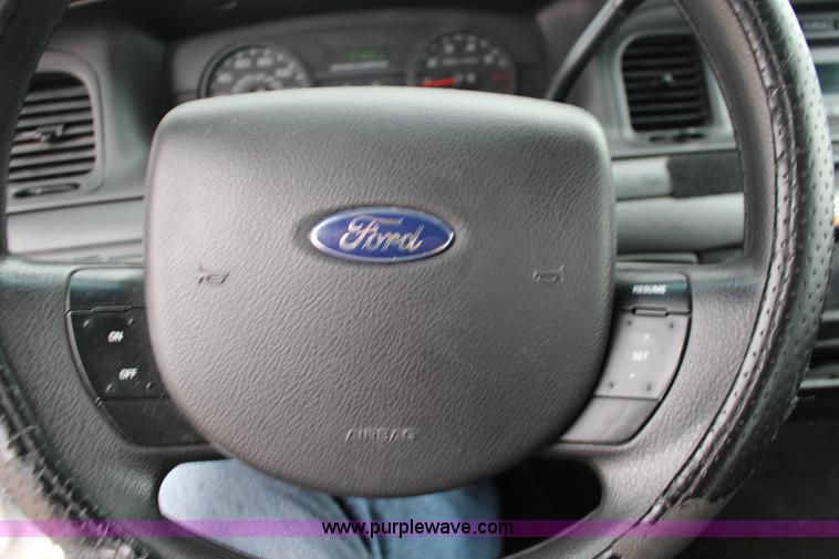 image for item F7866 2010 Ford Crown Victoria Police Interceptor