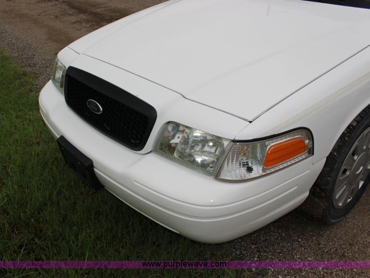 image for item F7866 2010 Ford Crown Victoria Police Interceptor