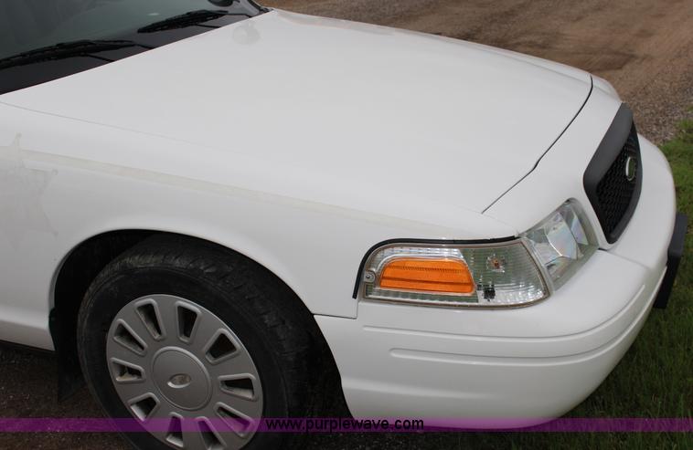 image for item F7866 2010 Ford Crown Victoria Police Interceptor