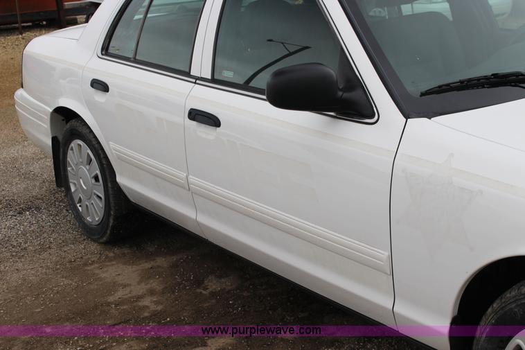 image for item F7866 2010 Ford Crown Victoria Police Interceptor