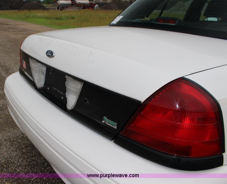 image for item F7866 2010 Ford Crown Victoria Police Interceptor