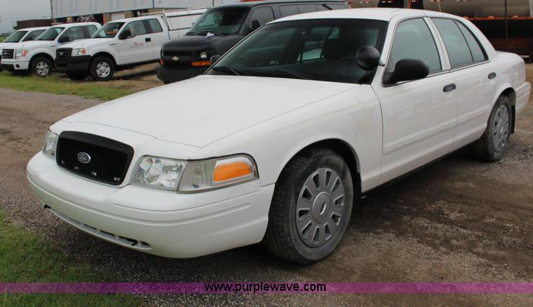 image for item F7867 2010 Ford Crown Victoria Police Interceptor