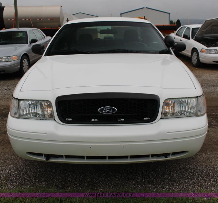 image for item F7867 2010 Ford Crown Victoria Police Interceptor