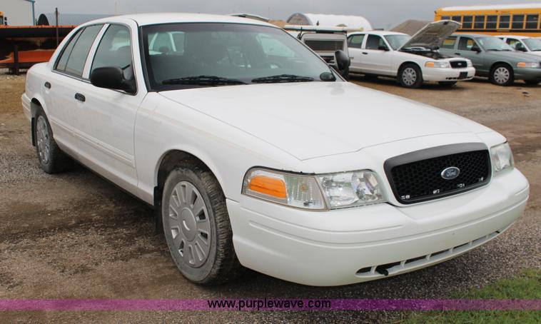 image for item F7867 2010 Ford Crown Victoria Police Interceptor