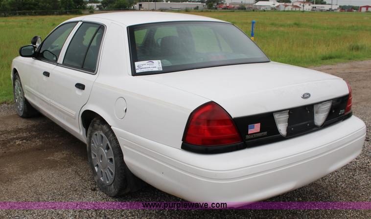 image for item F7867 2010 Ford Crown Victoria Police Interceptor