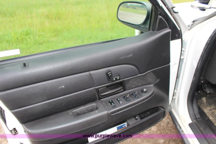 image for item F7867 2010 Ford Crown Victoria Police Interceptor