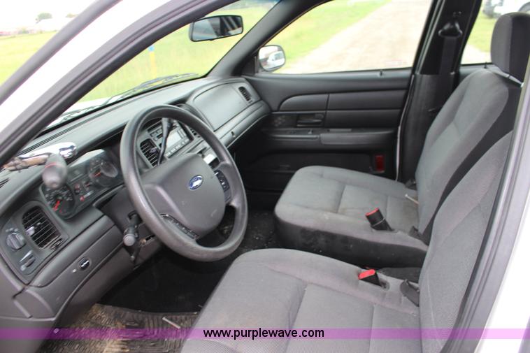 image for item F7867 2010 Ford Crown Victoria Police Interceptor