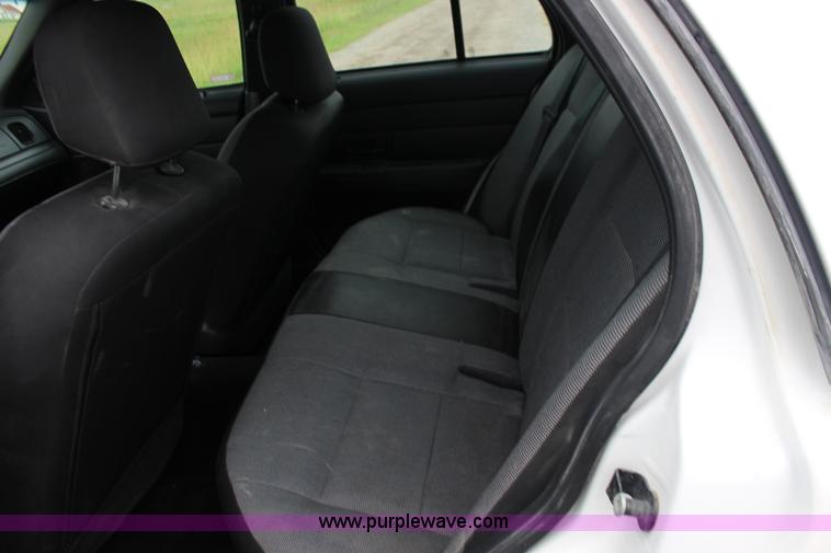 image for item F7867 2010 Ford Crown Victoria Police Interceptor