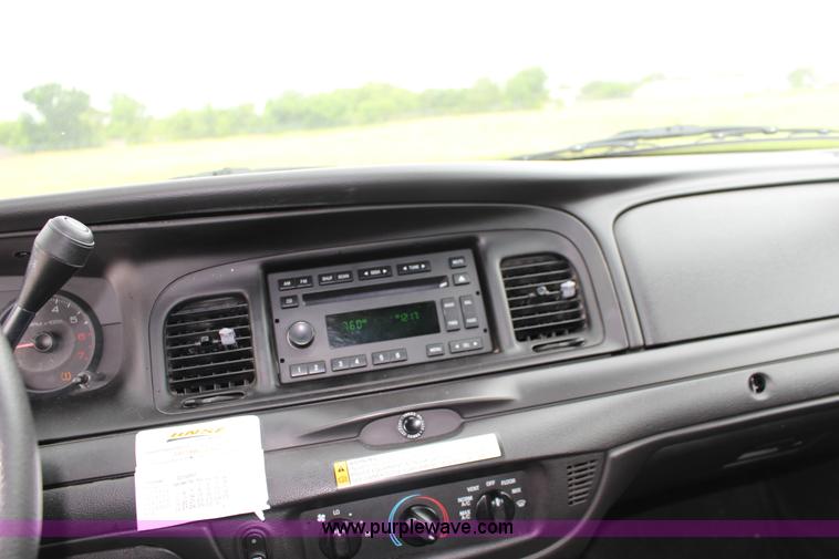image for item F7867 2010 Ford Crown Victoria Police Interceptor