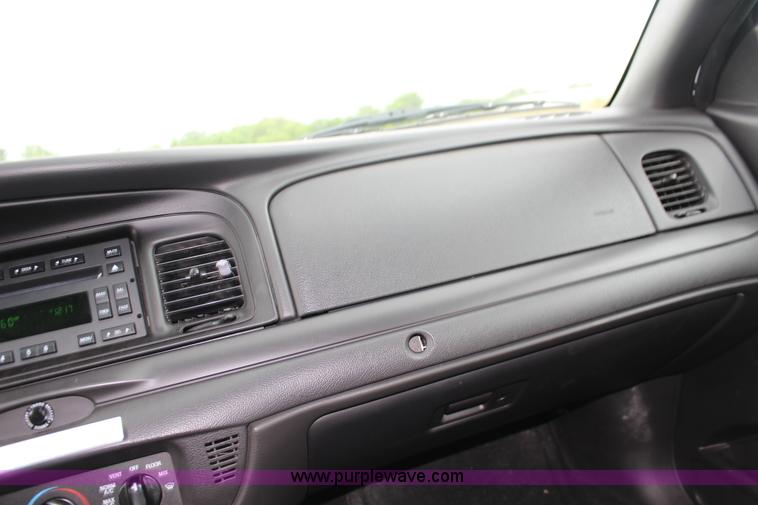 image for item F7867 2010 Ford Crown Victoria Police Interceptor