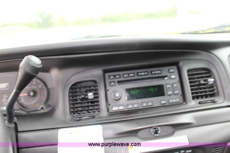 image for item F7867 2010 Ford Crown Victoria Police Interceptor