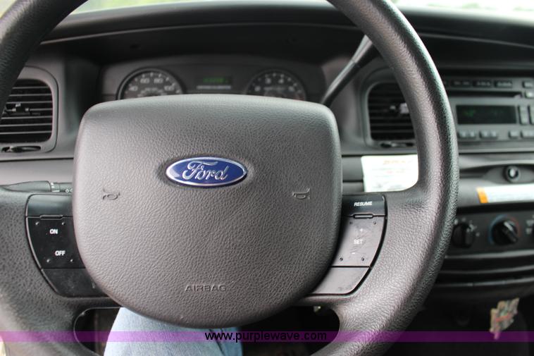 image for item F7867 2010 Ford Crown Victoria Police Interceptor