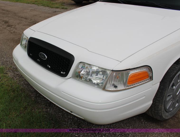 image for item F7867 2010 Ford Crown Victoria Police Interceptor
