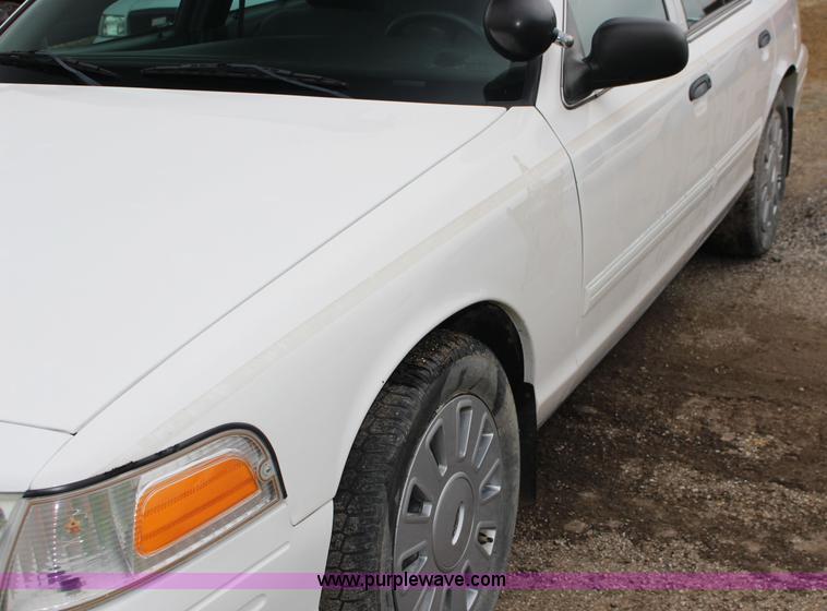 image for item F7867 2010 Ford Crown Victoria Police Interceptor