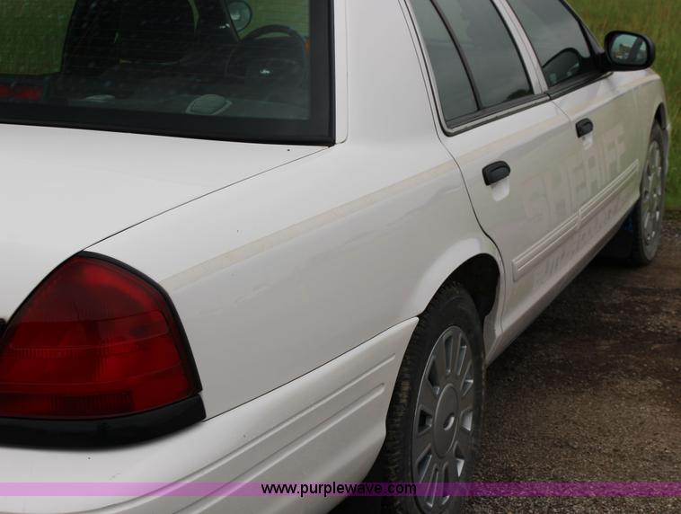 image for item F7867 2010 Ford Crown Victoria Police Interceptor