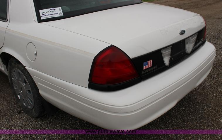 image for item F7867 2010 Ford Crown Victoria Police Interceptor