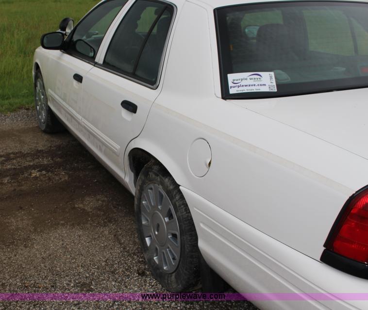 image for item F7867 2010 Ford Crown Victoria Police Interceptor