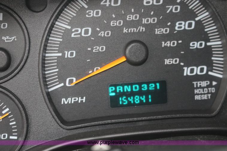 image for item F7869 2004 Chevrolet Express 2500 van