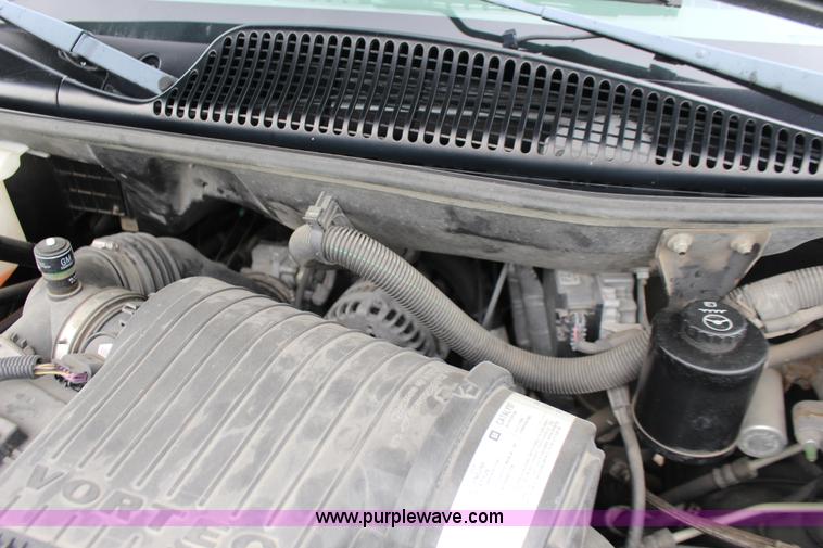 image for item F7869 2004 Chevrolet Express 2500 van