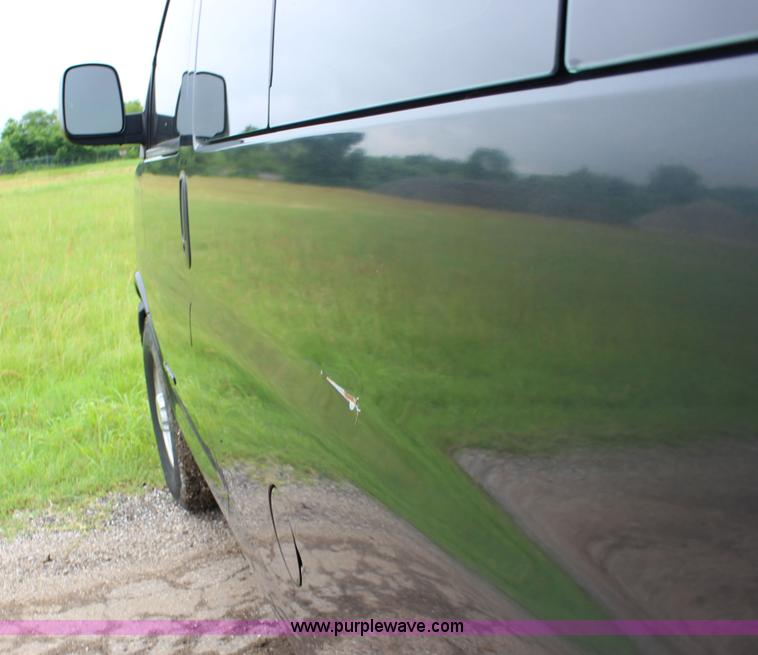 image for item F7869 2004 Chevrolet Express 2500 van