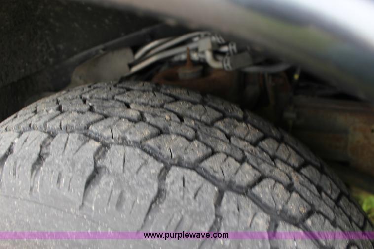 image for item F7869 2004 Chevrolet Express 2500 van