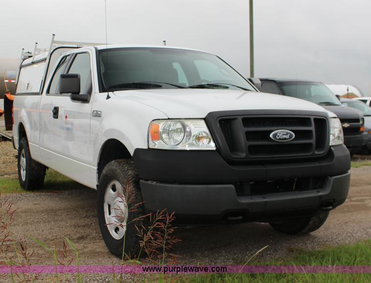 image for item F7870 2005 Ford F150 XL SuperCab pickup truck