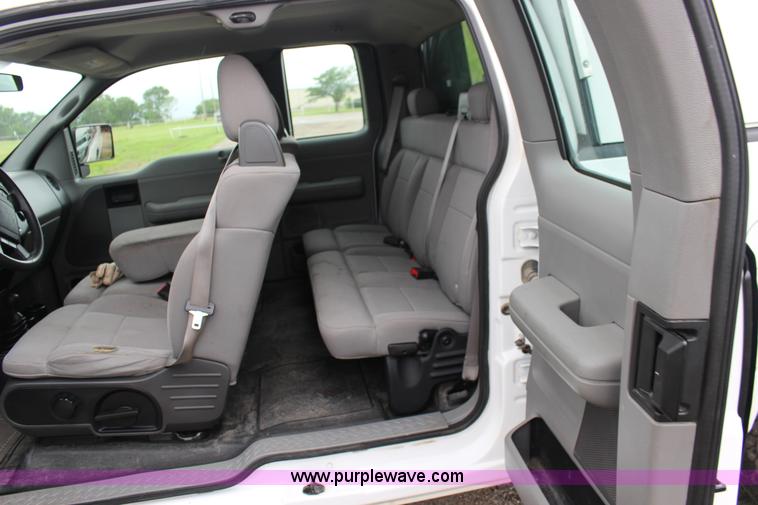 image for item F7870 2005 Ford F150 XL SuperCab pickup truck