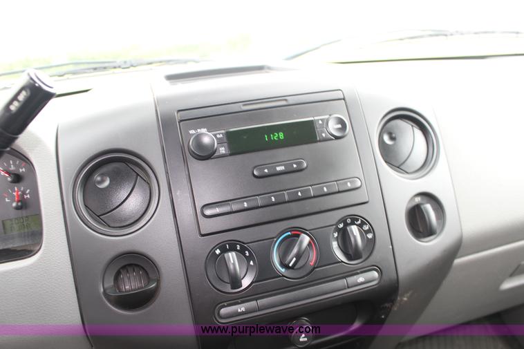 image for item F7870 2005 Ford F150 XL SuperCab pickup truck