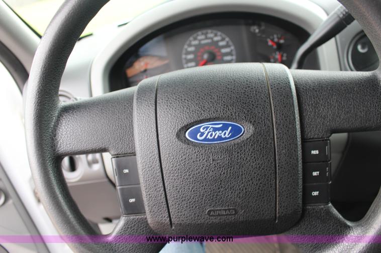 image for item F7870 2005 Ford F150 XL SuperCab pickup truck
