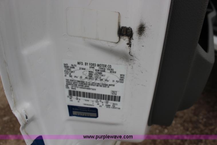 image for item F7870 2005 Ford F150 XL SuperCab pickup truck