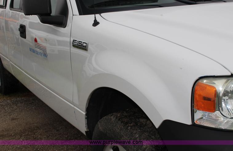 image for item F7870 2005 Ford F150 XL SuperCab pickup truck