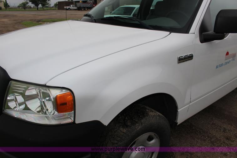 image for item F7870 2005 Ford F150 XL SuperCab pickup truck