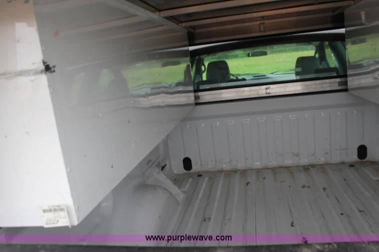 image for item F7870 2005 Ford F150 XL SuperCab pickup truck