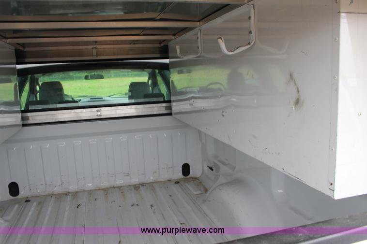 image for item F7870 2005 Ford F150 XL SuperCab pickup truck