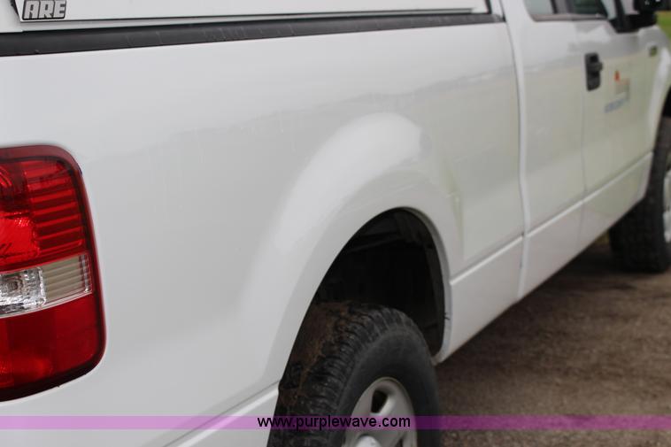 image for item F7870 2005 Ford F150 XL SuperCab pickup truck