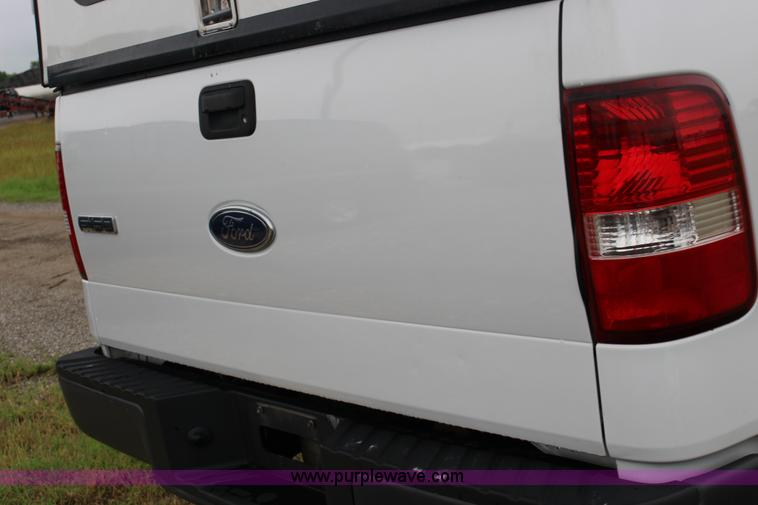 image for item F7870 2005 Ford F150 XL SuperCab pickup truck