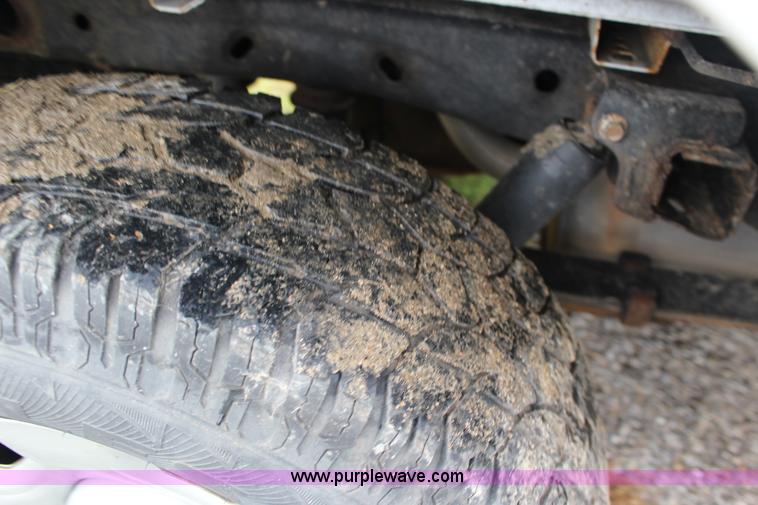 image for item F7870 2005 Ford F150 XL SuperCab pickup truck