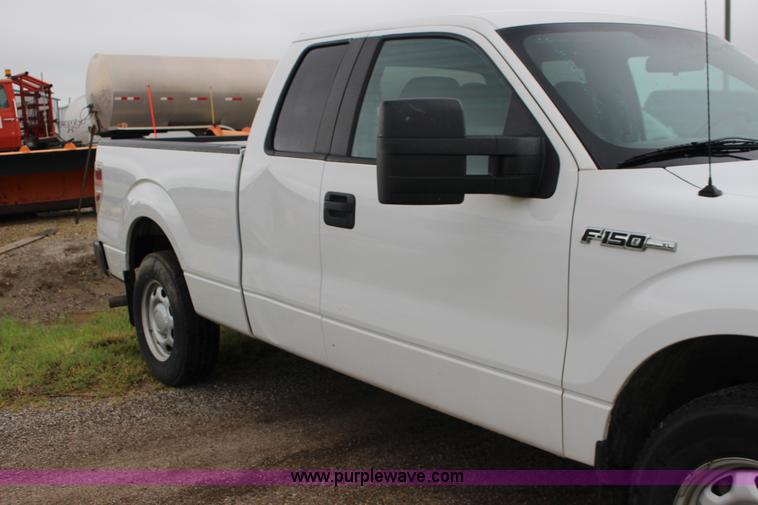 image for item F7872 2010 Ford F150 XL SuperCab pickup truck